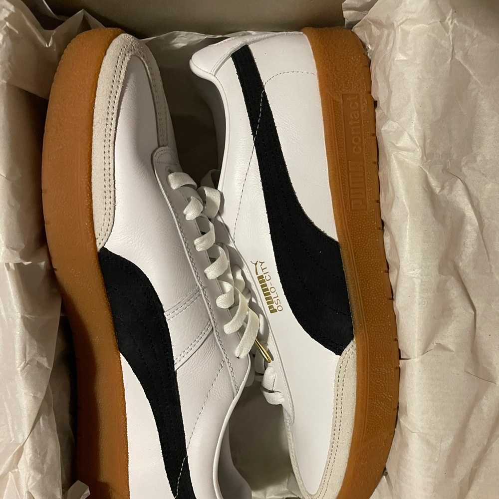 Pair of Oslo City Edition Pumas. Sized 12.